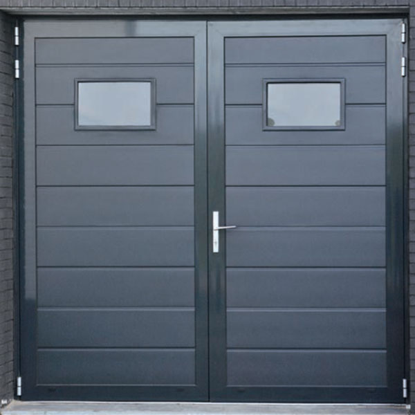Garagentür-zweiflügelig-mit-Fenstereinsätzen-2392