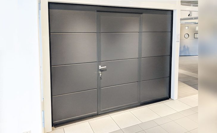 Garagentor-glatt-mit-Gehtüre-2010