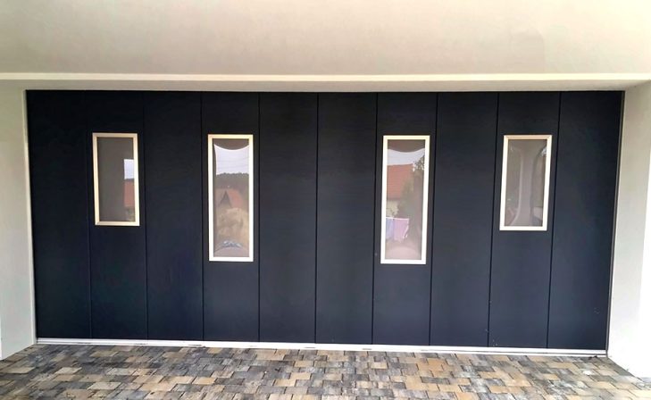 Horizontaltor-mit-Sichtfenstern-1902